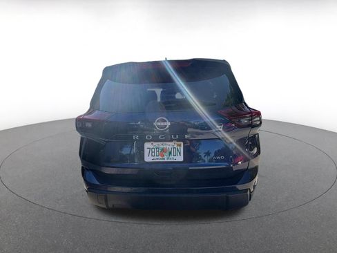 Used 2025 Nissan Rogue SV AWD/4WD image 5