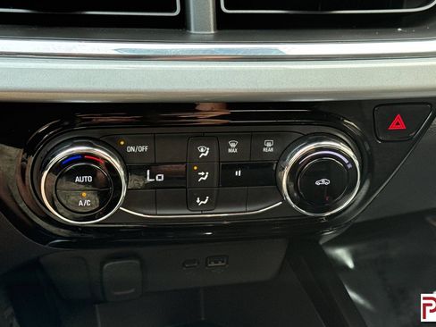 Certified 2025 Chevrolet Trax LT FWD image 22