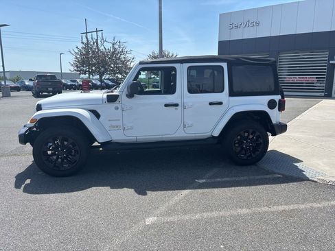 Used 2024 Jeep Wrangler Unlimited Sahara AWD/4WD image 4