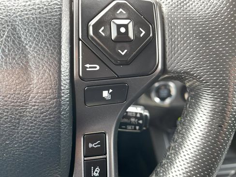 Used 2019 Toyota Tacoma TRD Off-Road image 12