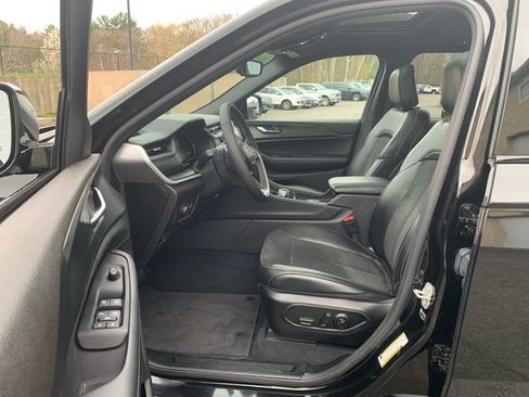 Used 2024 Jeep Grand Cherokee Altitude AWD/4WD image 28