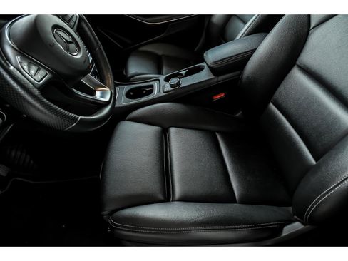 Used 2019 Mercedes-Benz GLA 250 4MATIC image 11