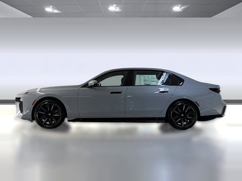Used 2026 BMW i7 xDrive60 w/ Executive Package RWD image 2