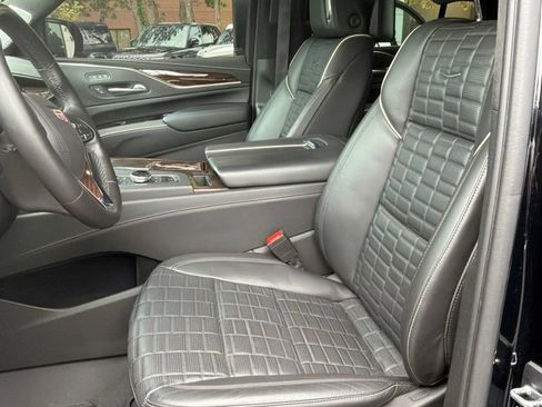 Used 2022 Cadillac Escalade Sport Platinum w/ LPO, ONYX Package AWD/4WD image 6