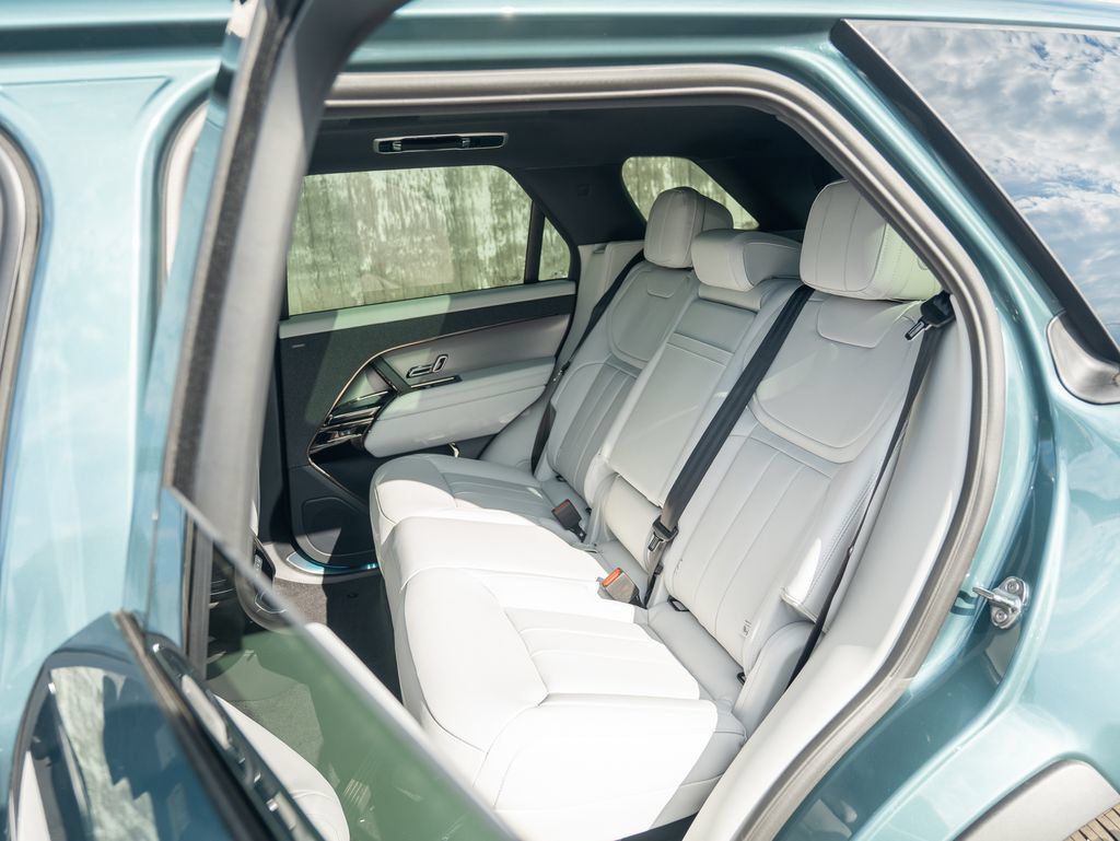 New 2027 Land Rover Range Rover Sport SE AWD/4WD image 23