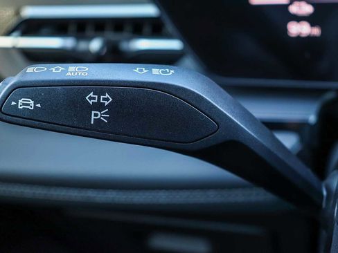 Used 2025 Audi Q6 e-tron Premium w/ Convenience Package image 28