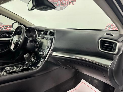 Used 2023 Nissan Maxima SV w/ Floor Mat Group FWD image 12