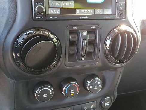 Used 2017 Jeep Wrangler Unlimited Sahara AWD/4WD image 23