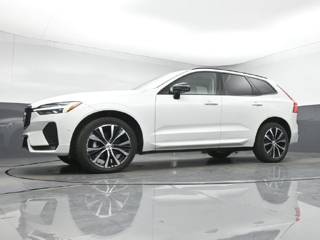 Used 2024 Volvo XC60 B5 Plus w/ Protection Package Premier AWD/4WD image 13