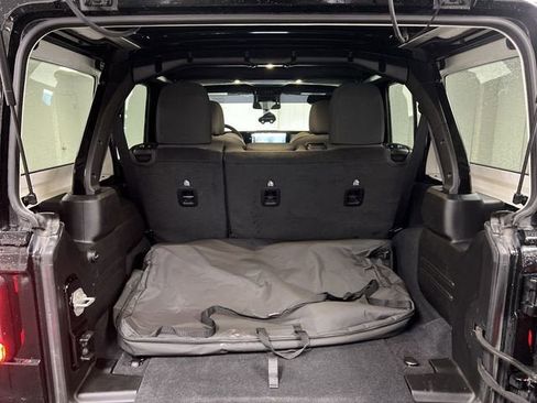 Used 2024 Jeep Wrangler Unlimited Sahara image 25