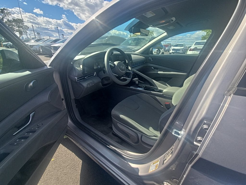 Used 2026 Hyundai Elantra Hybrid FWD image 6