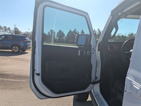 Used 2023 Jeep Wrangler Unlimited Rubicon w/ Cold Weather Group image 11