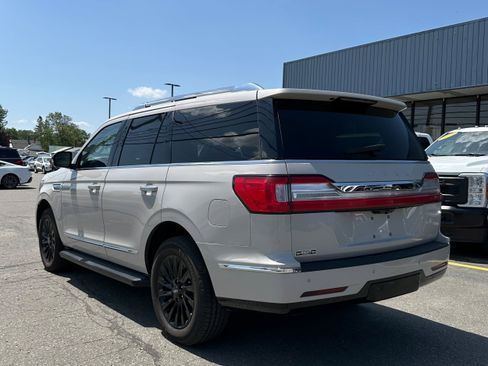 Used 2019 Lincoln Navigator Premiere AWD/4WD image 5