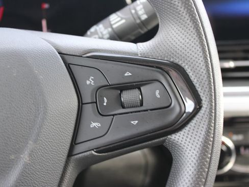 Used 2025 Chevrolet Trax LT image 34