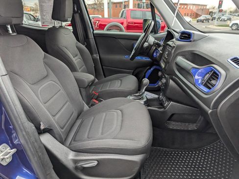 Used 2018 Jeep Renegade Latitude w/ UConnect 8.4 Nav Group image 16