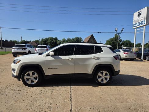 Used 2018 Jeep Compass Latitude w/ Popular Equipment Group FWD image 4