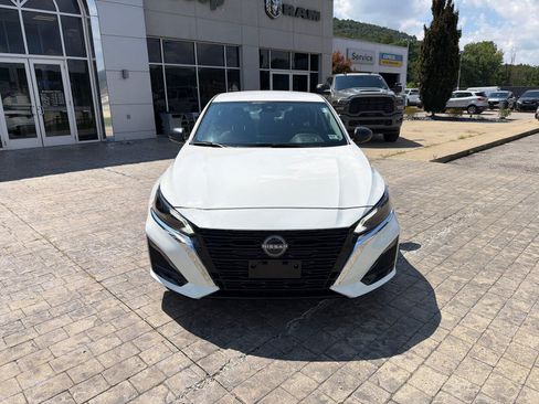 Used 2025 Nissan Altima 2.5 SV FWD image 3