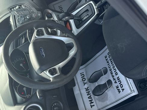 Used 2017 Ford Fiesta SE image 3