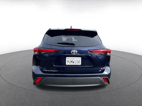 Used 2025 Toyota Highlander LE image 12