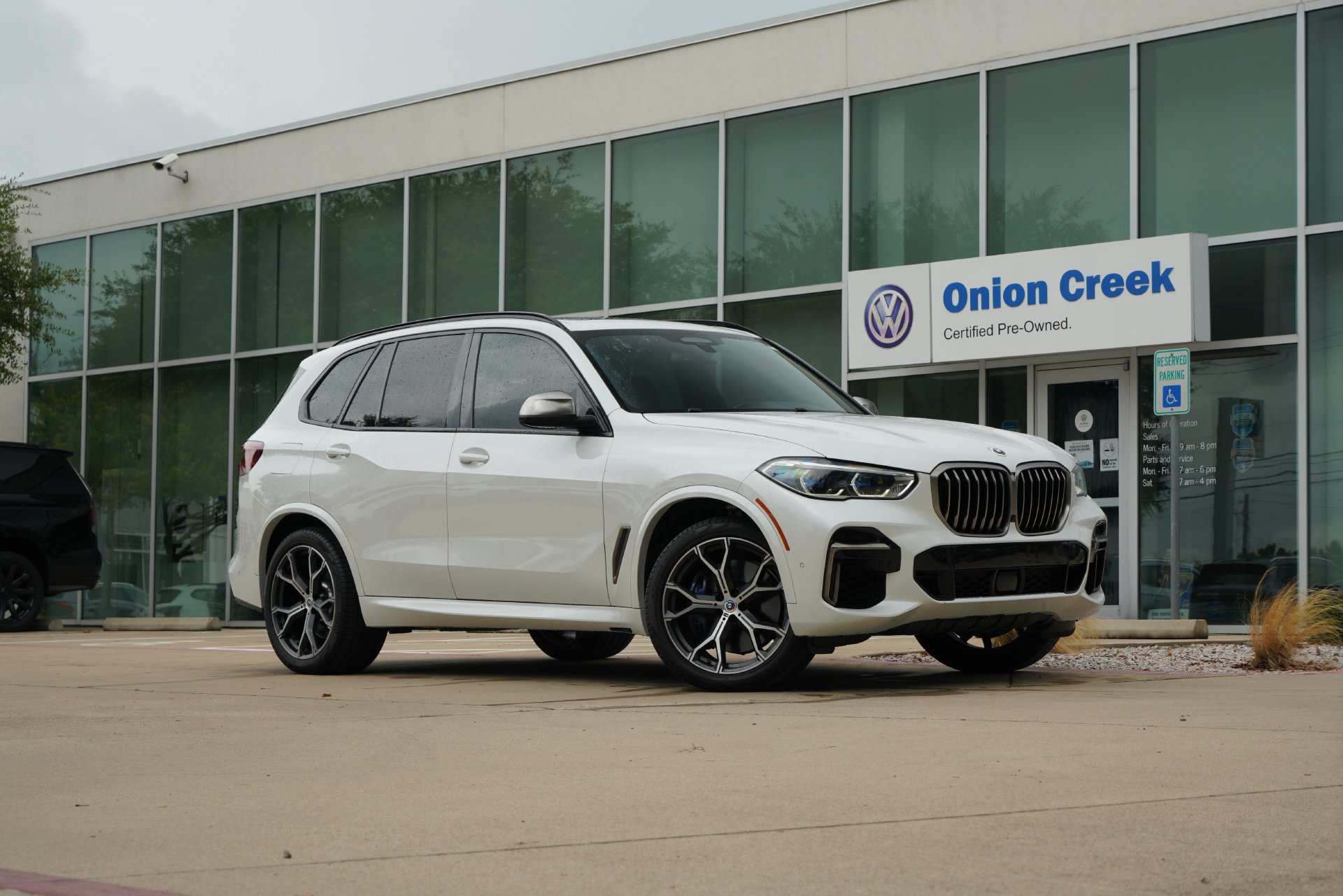 Used 2023 BMW X5 M50i w/ Executive Package AWD/4WD image 1
