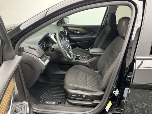 Used 2021 GMC Terrain SLE w/ Driver Convenience Package image 3