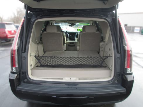 Used 2019 Cadillac Escalade Premium Luxury image 17