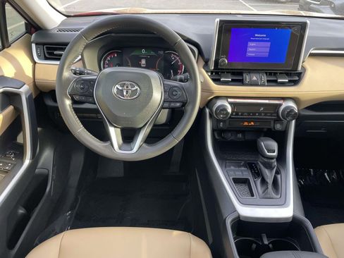 Used 2025 Toyota RAV4 XLE Premium image 17