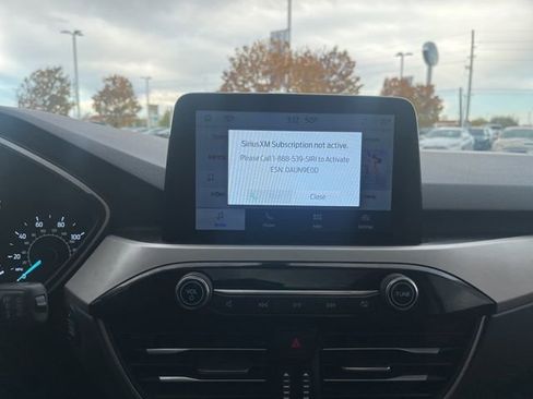 Certified 2022 Ford Escape SE w/ SE Sport Appearance Package image 24