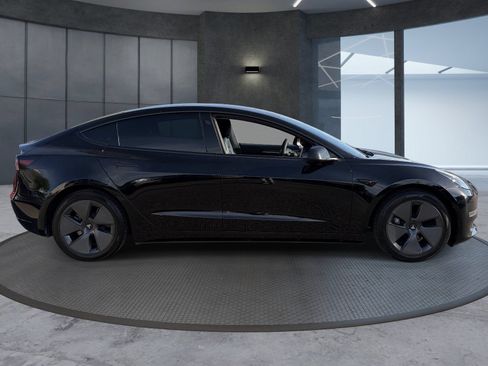 Used 2023 Tesla Model 3 Standard Range RWD image 7