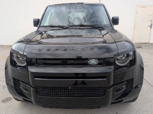 Used 2025 Land Rover Defender 130 X-Dynamic SE AWD/4WD image 2
