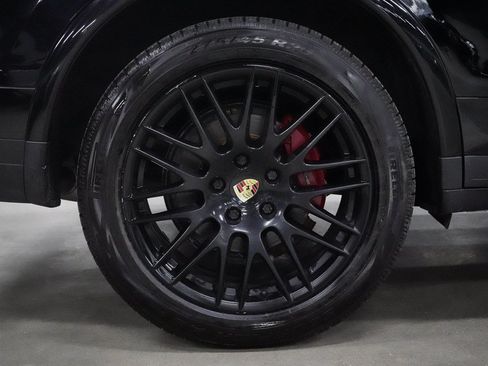 Used 2017 Porsche Cayenne Platinum Edition AWD/4WD image 38