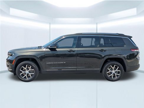 Used 2023 Jeep Grand Cherokee L Limited w/ Luxury Tech Group II RWD image 2