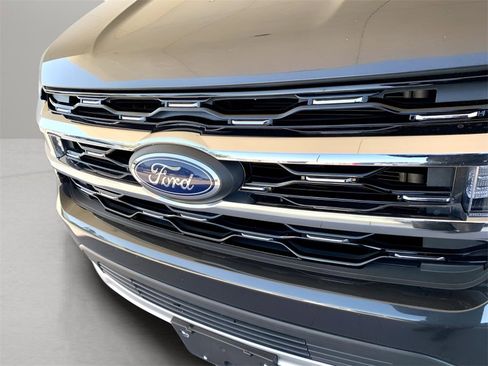 Used 2024 Ford Expedition Limited image 2