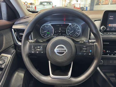 Used 2021 Nissan Rogue SV image 20