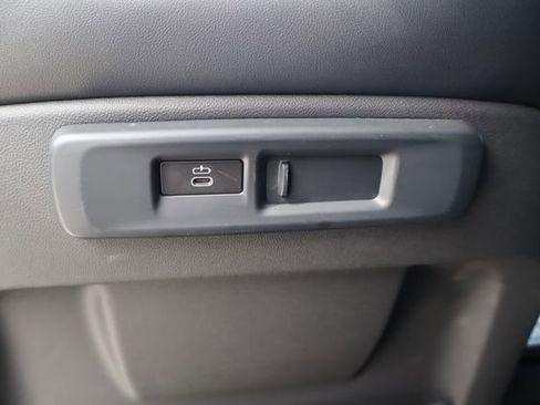 Used 2023 BMW X5 sDrive40i w/ Parking Assistance Package image 18