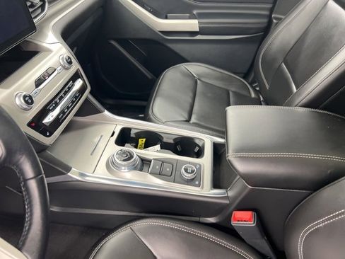 Used 2022 Ford Explorer XLT w/ Equipment Group 202A image 16