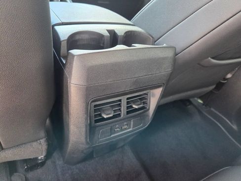 Used 2024 Chevrolet Colorado LT w/ LT Convenience Package III RWD image 8