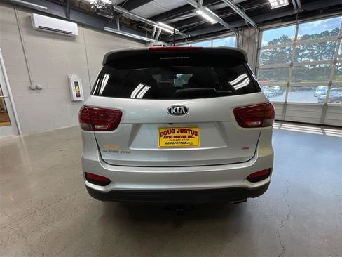 Used 2019 Kia Sorento L FWD image 4