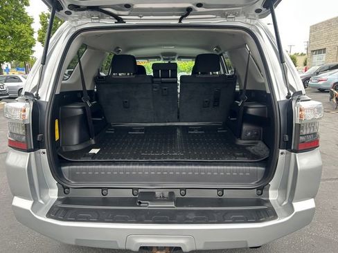 Used 2016 Toyota 4Runner SR5 AWD/4WD image 18