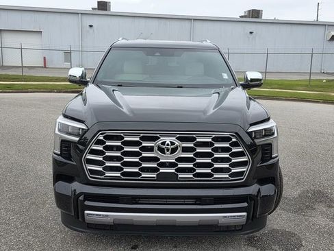 Used 2025 Toyota Sequoia Capstone AWD/4WD image 2