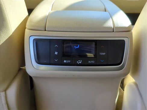 Used 2015 Toyota Highlander XLE image 26