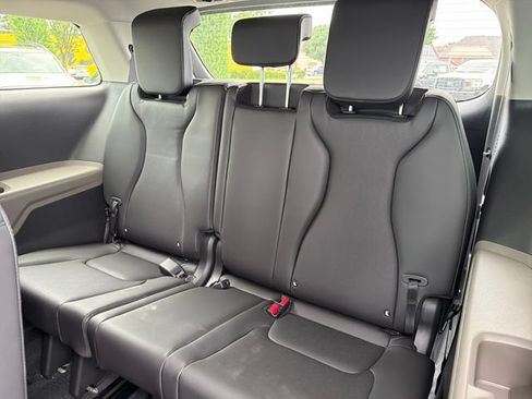 New 2026 Kia Carnival FWD image 22