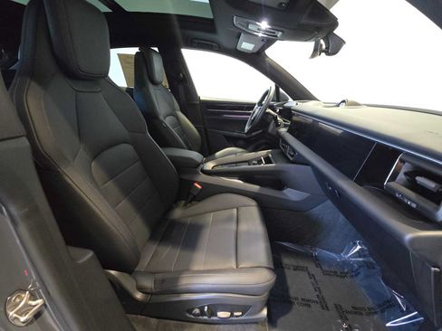 Used 2025 Porsche Macan 4 Electric w/ Premium Package AWD/4WD image 13