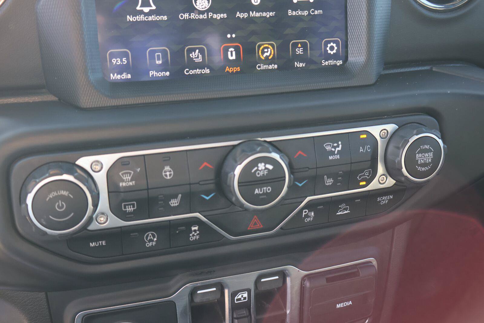 Used 2021 Jeep Gladiator Overland AWD/4WD image 24