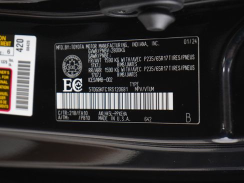 Used 2024 Toyota Sienna LE AWD/4WD image 29