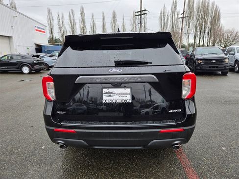 Used 2024 Ford Explorer XLT w/ Equipment Group 202A image 6