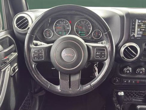 Used 2017 Jeep Wrangler Unlimited Sahara w/ Connectivity Group AWD/4WD image 20