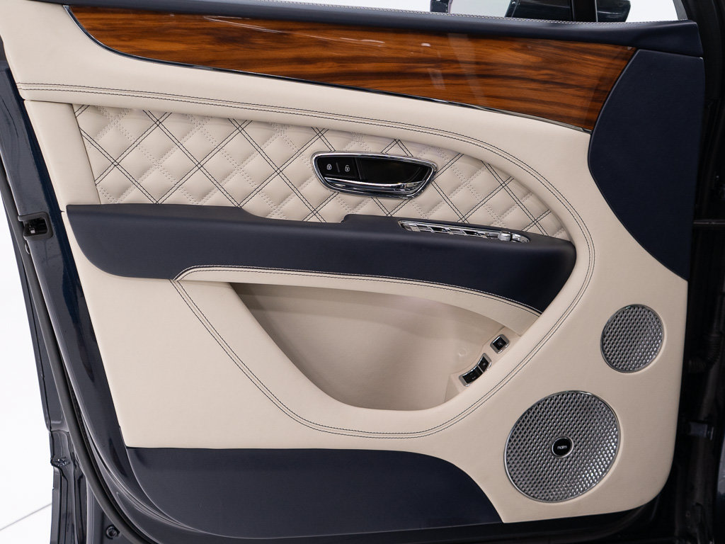 Certified 2022 Bentley Bentayga AWD/4WD image 11