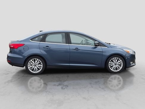 Used 2018 Ford Focus Titanium FWD image 9