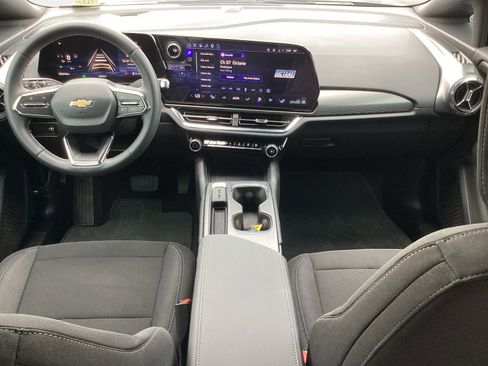 Used 2026 Chevrolet Equinox EV LT w/ Comfort Package FWD image 3